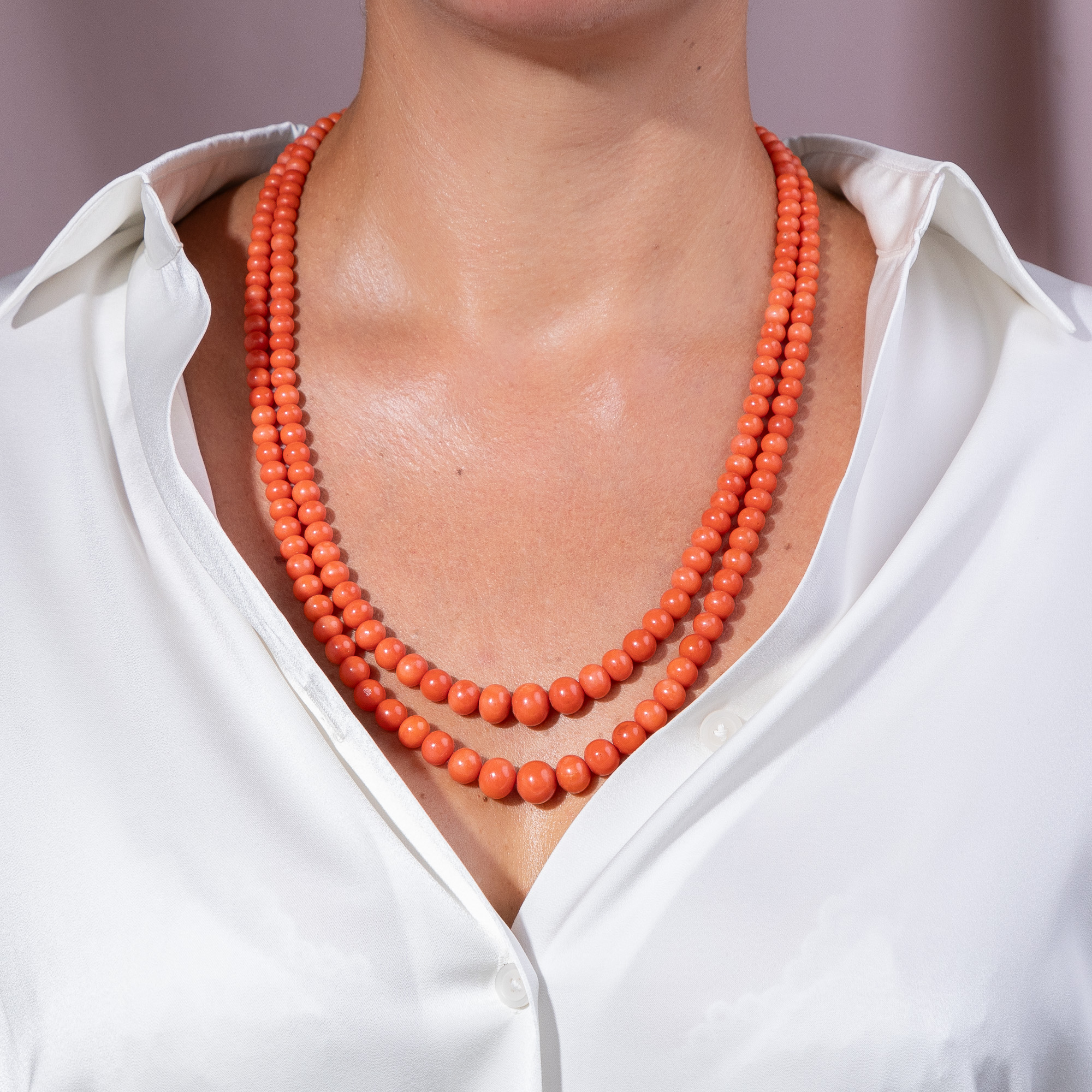 605130-hofer-antikschmuck-Umwerfendes-Collier-aus-grossen-italienischen-Korallen-in-zwei-Straengen-um-1910-Vacanze-a-Capri