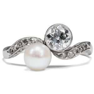 622247-hofer-antikschmuck-Eleganter-Toi-et-Moi-Ring-mit-Perle-und-Altschliff-Diamant-um-1920-Fliessende-Welle_1