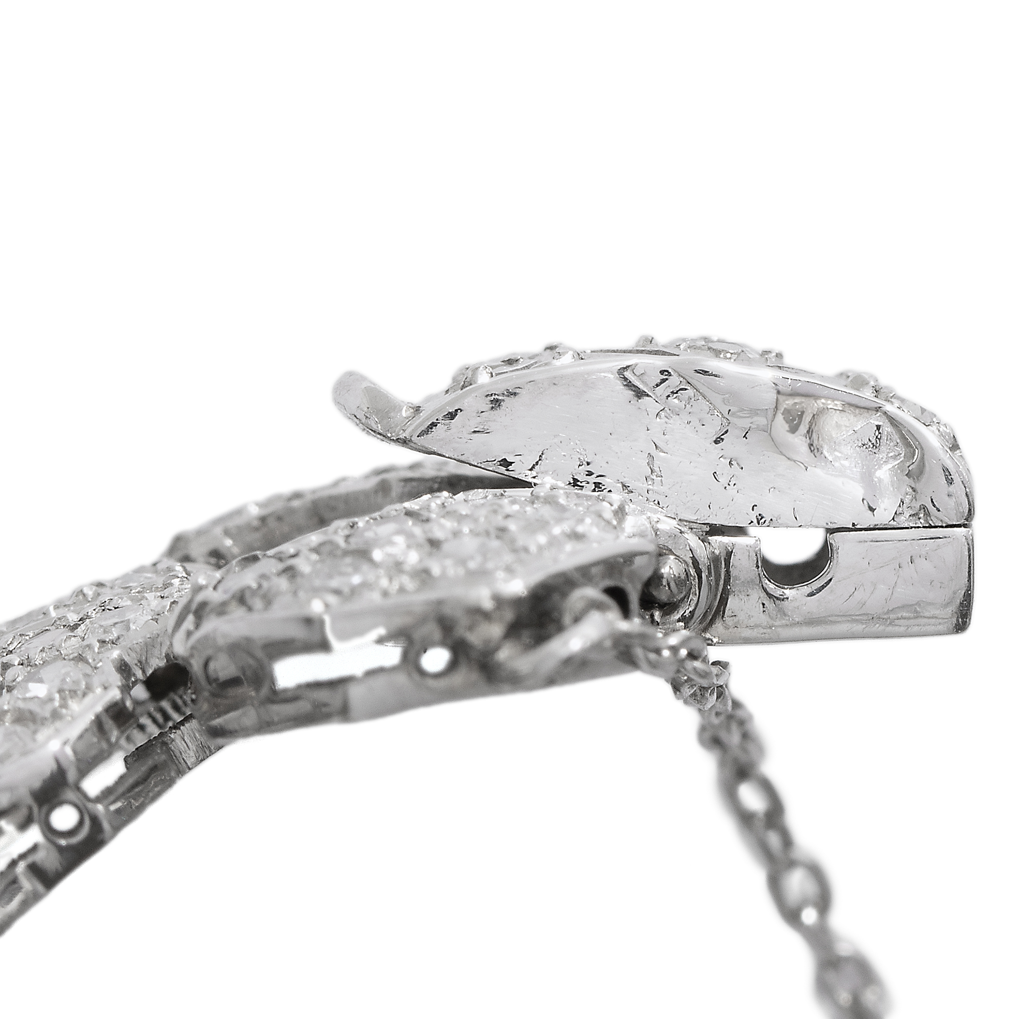 624504-hofer-antikschmuck-Grossartiges-Art-Deco-Armband-mit-11-95-ct-Diamanten-in-Platin-Frankreich-um-1930-Toujours-Glamour