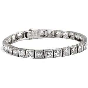 625466-hofer-antikschmuck-Elegantes-Armband-mit-8-25-ct-Diamanten-in-Platin-von-Chaumet-Paris-um-1925-Eine-Linie-aus-Licht_4