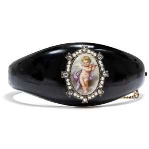 625535-hofer-antikschmuck-Seltener-schwarz-emaillierter-Armreif-mit-Emailmalerei-Perlen-und-Diamanten-auf-Gold-um-1865-Heiter-bis-wolkig_1