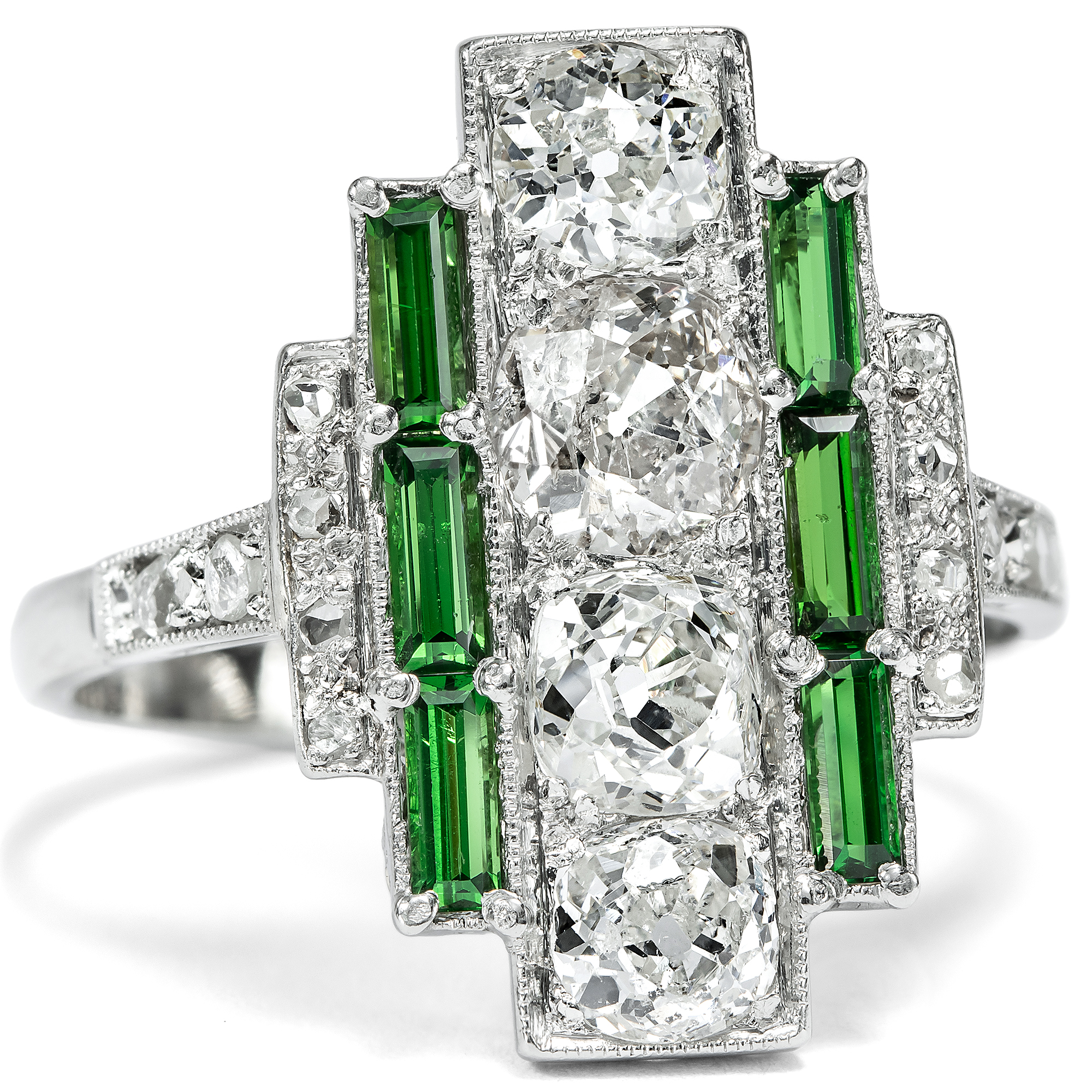 627112-hofer-antikschmuck-Ausdrucksstarker-Art-Deco-Ring-aus-Platin-mit-Diamanten-und-Turmalinen-um-1930-Turmaline-im-Takt-der-Zeit