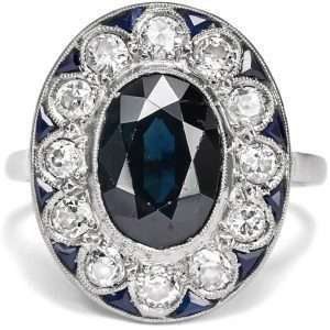 627155-hofer-antikschmuck-Erstklassiger-Ring-aus-Weissgold-und-Platin-mit-Saphiren-und-Diamanten-Paris-um-1925-Form-follows-Funkeln_4